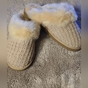 Cozy Beige Women's Slippers with Faux Fur Trim